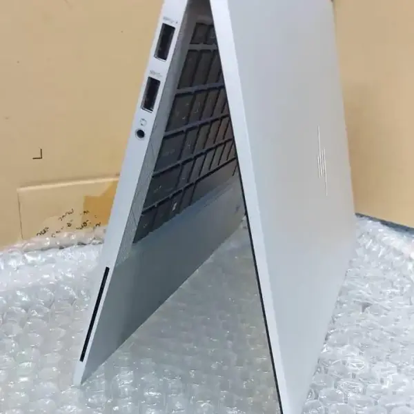 HP EliteBook 830 G8