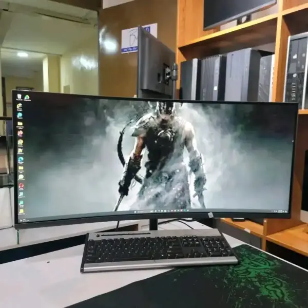 Samsung curved QHD 34 inches