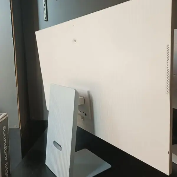 Samsung flat 32 inches 4K
