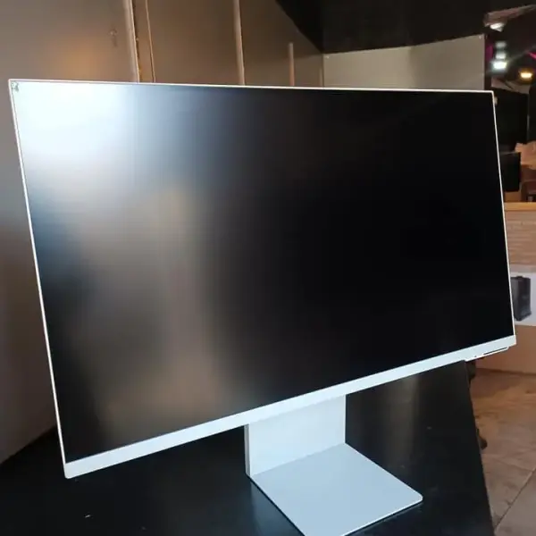 Samsung flat 32 inches 4K